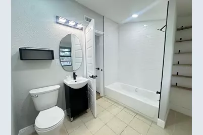 10118 Alambra Avenue, Tampa, FL 33619 - Photo 41