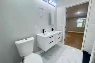 10118 Alambra Ave, Tampa, FL 33619 - Photo 25