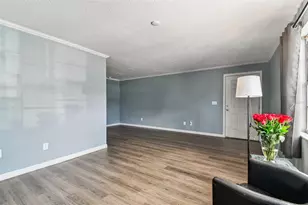 9115 Tudor Dr, Tampa, FL 33615 - Photo 13