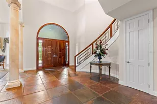 211 Rue Des Chateaux, Tarpon Springs, FL 34688 - Photo 9