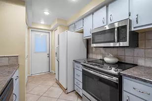 903 Buck Ct, Brandon, FL 33511 - Photo 7