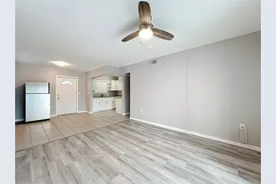 11705 3rd Street E #4, Treasure Island, FL 33706 - Photo 5