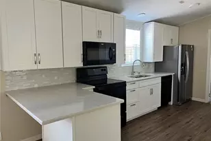 7049 Mt Essex Dr NE, Saint Petersburg, FL 33702 - Photo 11