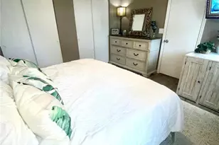 7049 Mt Essex Dr NE, Saint Petersburg, FL 33702 - Photo 15