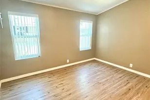 7049 Mt Essex Dr NE, Saint Petersburg, FL 33702 - Photo 21