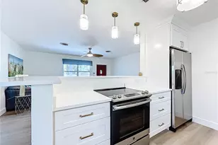 37 Dolphin Dr, Treasure Island, FL 33706 - Photo 11