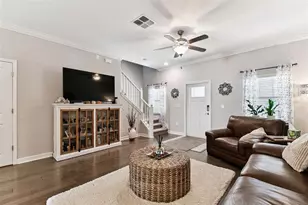 28465 Tranquil Lake Cir, Wesley Chapel, FL 33543 - Photo 9