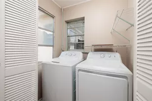 1013 83rd Ave N, Saint Petersburg, FL 33702 - Photo 9