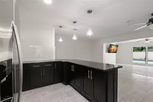 310 94th Ave N, Saint Petersburg, FL 33702 - Photo 9