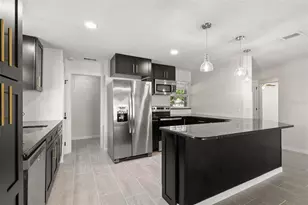 310 94th Ave N, Saint Petersburg, FL 33702 - Photo 7