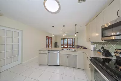 8012 26th Avenue N, Saint Petersburg, FL 33710 - Photo 5