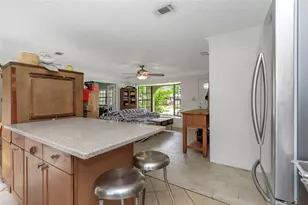 2600 56th Ln N, Saint Petersburg, FL 33710 - Photo 9