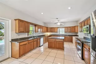 284 Peninsula Ave, Tarpon Springs, FL 34689 - Photo 17