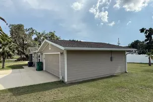 5627 20th St, Zephyrhills, FL 33542 - Photo 5