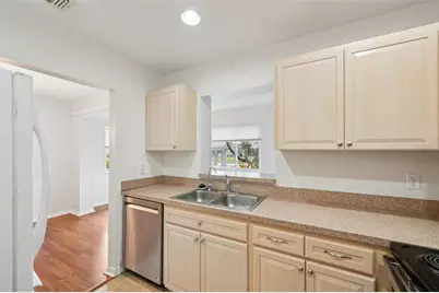 214 Gloucester Boulevard, Sun City Center, FL 33573 - Photo 11