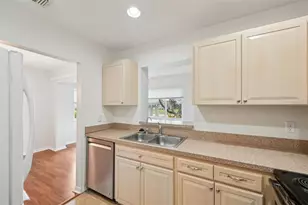 214 Gloucester Blvd, Sun City Center, FL 33573 - Photo 11