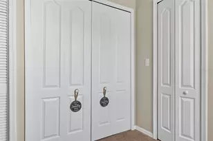 1933 Greenwood Valley Dr, Plant City, FL 33563 - Photo 11