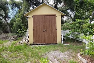 8320 Woodlake Pl, Tampa, FL 33615 - Photo 47