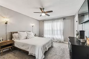 2503 Middleton Grove Dr, Brandon, FL 33511 - Photo 3