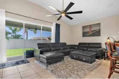 12607 Avelar Creek Drive, Riverview, FL 33578 - Photo 7