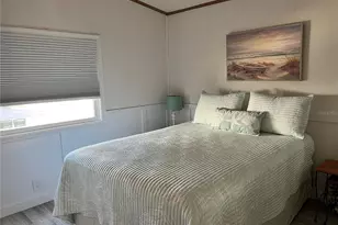 6803 Mt Pleasant Rd NE, Saint Petersburg, FL 33702 - Photo 13