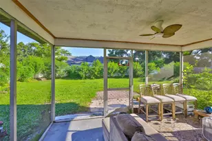 1219 70th Dr E, Sarasota, FL 34243 - Photo 23