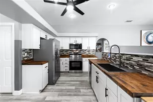 5230 Halstead Ln, Zephyrhills, FL 33541 - Photo 9