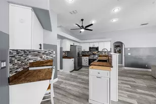 5230 Halstead Ln, Zephyrhills, FL 33541 - Photo 13