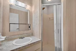 4720 Coquina Key Dr SE, Saint Petersburg, FL 33705 - Photo 37