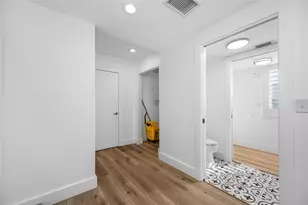 9410 Tara Cay Ct, Seminole, FL 33776 - Photo 11