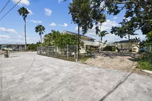 9914 Alavista Dr, Gibsonton, FL 33534 - Photo 5