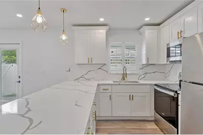 1872 New Hampshire Avenue NE, Saint Petersburg, FL 33703 - Photo 7