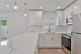 1872 New Hampshire Ave NE, Saint Petersburg, FL 33703 - Photo 7