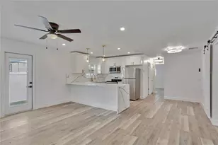 1872 New Hampshire Ave NE, Saint Petersburg, FL 33703 - Photo 3