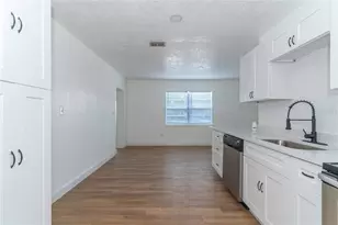 3022 W Meadow St, Tampa, FL 33611 - Photo 9