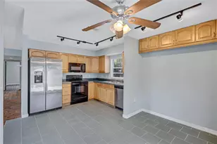 1712 N Club Ct, Tampa, FL 33612 - Photo 9