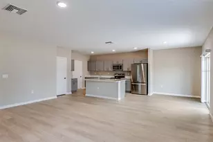 37018 Sagemoor Dr, Zephyrhills, FL 33541 - Photo 5