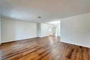 1010 Yellowbird Pl, Sun City Center, FL 33573 - Photo 5