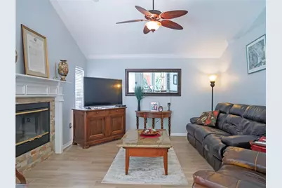 16517 Lake Heather Drive, Tampa, FL 33618 - Photo 11