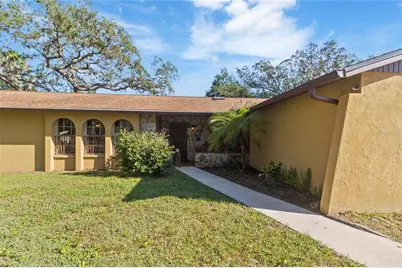 7132 Wrenwood Circle, Tampa, FL 33617 - Photo 5