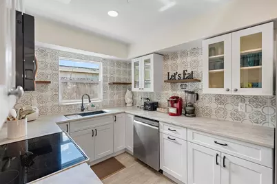 6750 W Flamingo Way S, Saint Petersburg, FL 33707 - Photo 13