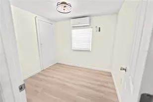 8738 N Tangerine Pl, Tampa, FL 33617 - Photo 15