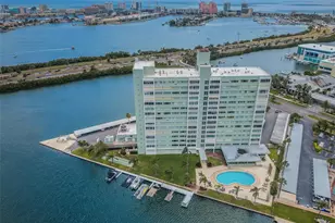 31 Island Way, Clearwater Beach, FL 33767 - Photo 45