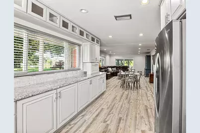 10517 Blossom Lake Drive, Seminole, FL 33772 - Photo 9