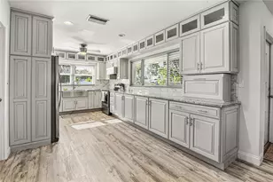 10517 Blossom Lake Dr, Seminole, FL 33772 - Photo 7