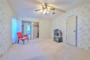 37605 Amigo Dr, Zephyrhills, FL 33541 - Photo 29