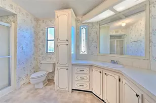 37605 Amigo Dr, Zephyrhills, FL 33541 - Photo 27