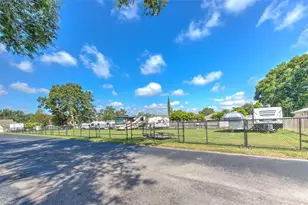 37605 Amigo Dr, Zephyrhills, FL 33541 - Photo 35