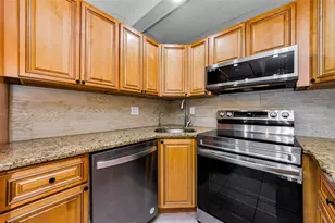 3211 Lake Pine Way E, Tarpon Springs, FL 34688 - Photo 9