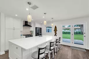 126 SE Madison Cir N, Saint Petersburg, FL 33703 - Photo 7